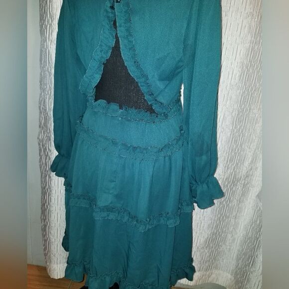 MEDIUM Green Ruffle Open Back Long Sleeve Dress BOHO NWOT - Picture 6 of 14